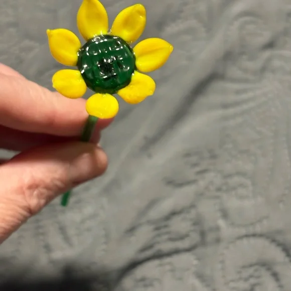 Murano Style Vintage Glass Flower Bouquet – Handcrafted Art in Vase - Picture 3 of 13